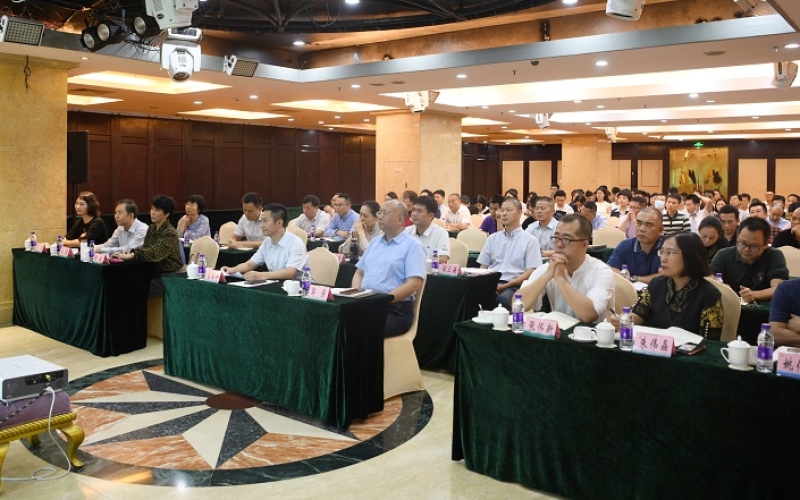 海南高速举办党委理论学习中心组学习（扩大）会暨改革开放与自贸港时代产业新突破专题讲座