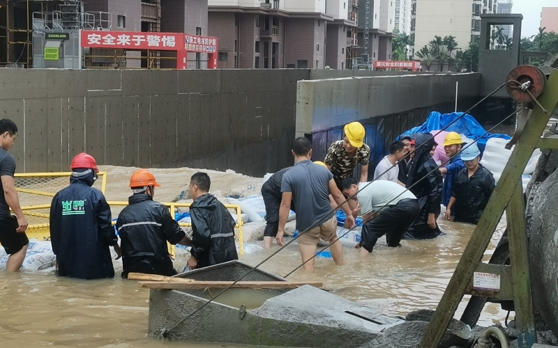 洪涝肆虐琼海 协力共渡难关