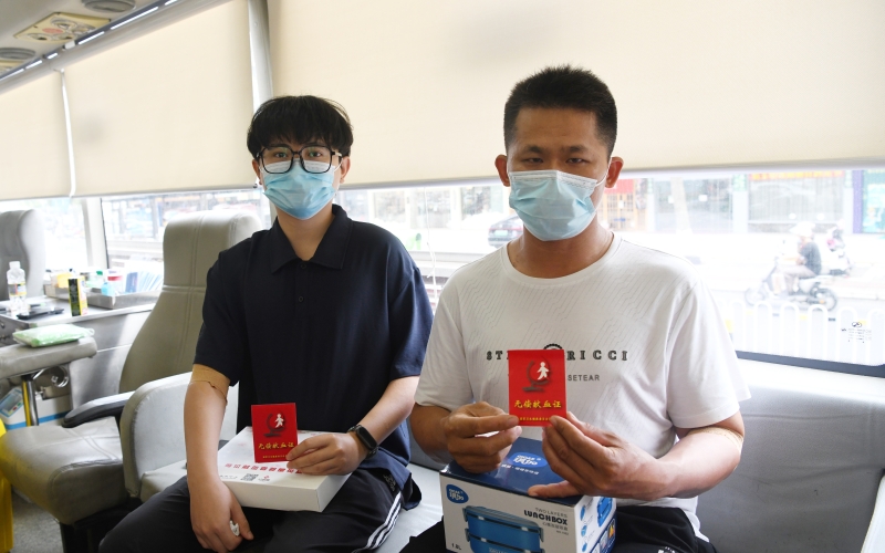 海南高速开展无偿献血献爱心活动