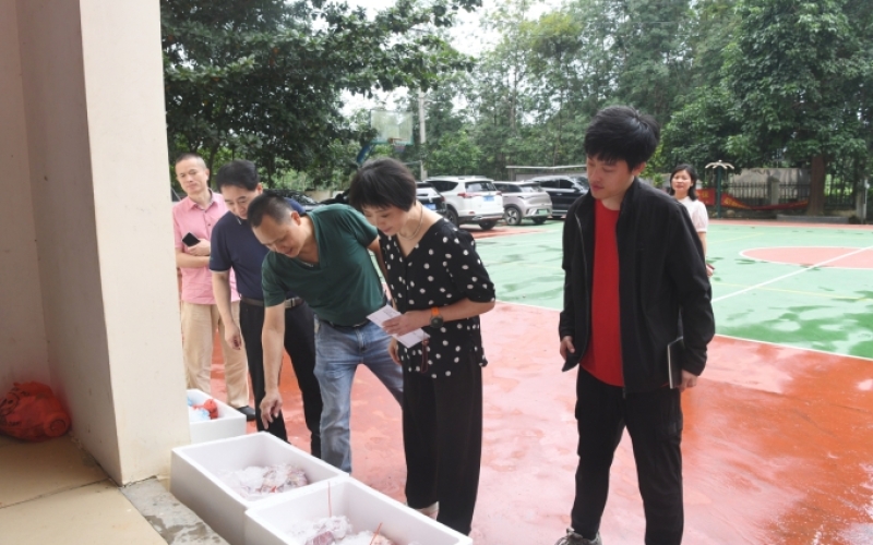 宋岚带队到陀骂村开展消费帮扶活动