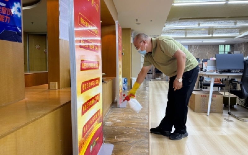 海南高速养护公司全面开展周末大扫除活动 筑牢基孔肯雅热防控线