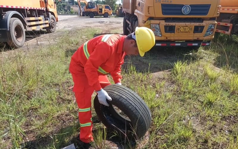海南高速养护公司全面开展周末大扫除活动 筑牢基孔肯雅热防控线