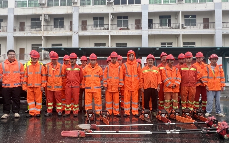 “路”力同心共克时艰 火速驰援抢通保畅——海南高速养护集结力量全力以赴支援三亚抢险救灾