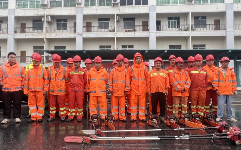 “路”力同心共克时艰 火速驰援抢通保畅——海南高速养护集结力量全力以赴支援三亚抢险救灾