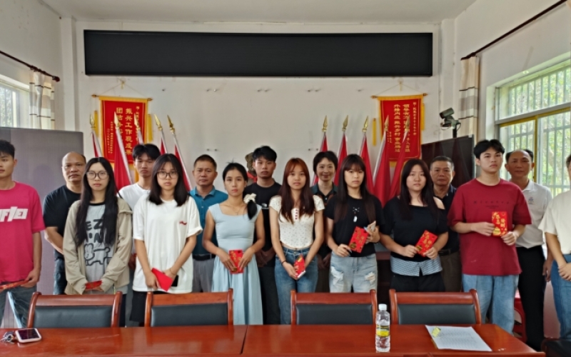 海南高速宋岚赴陀骂村开展“金秋助学”活动 10名贫困学子获暖心助力