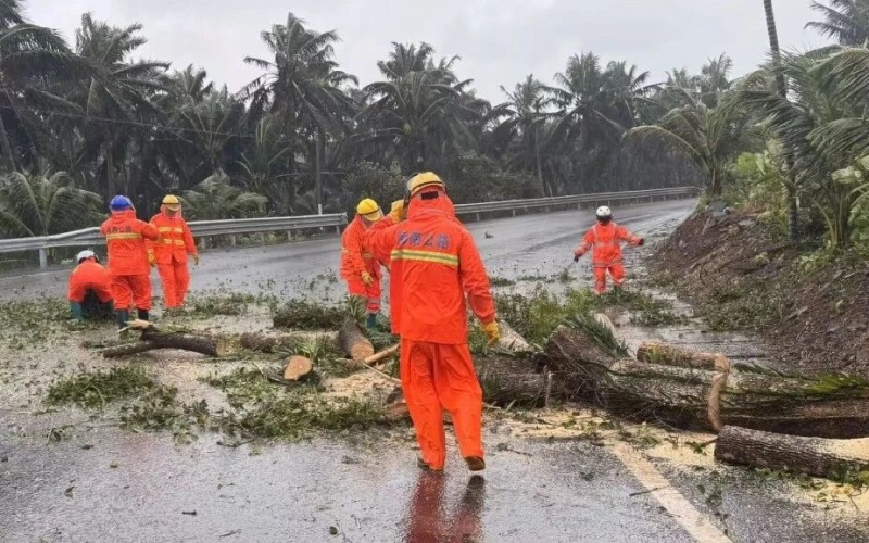 昼夜奋战保畅通 海南高速养护全力以“复”